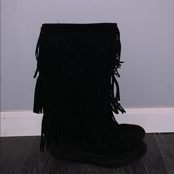 Black fringe boots - Picture 1 of 3